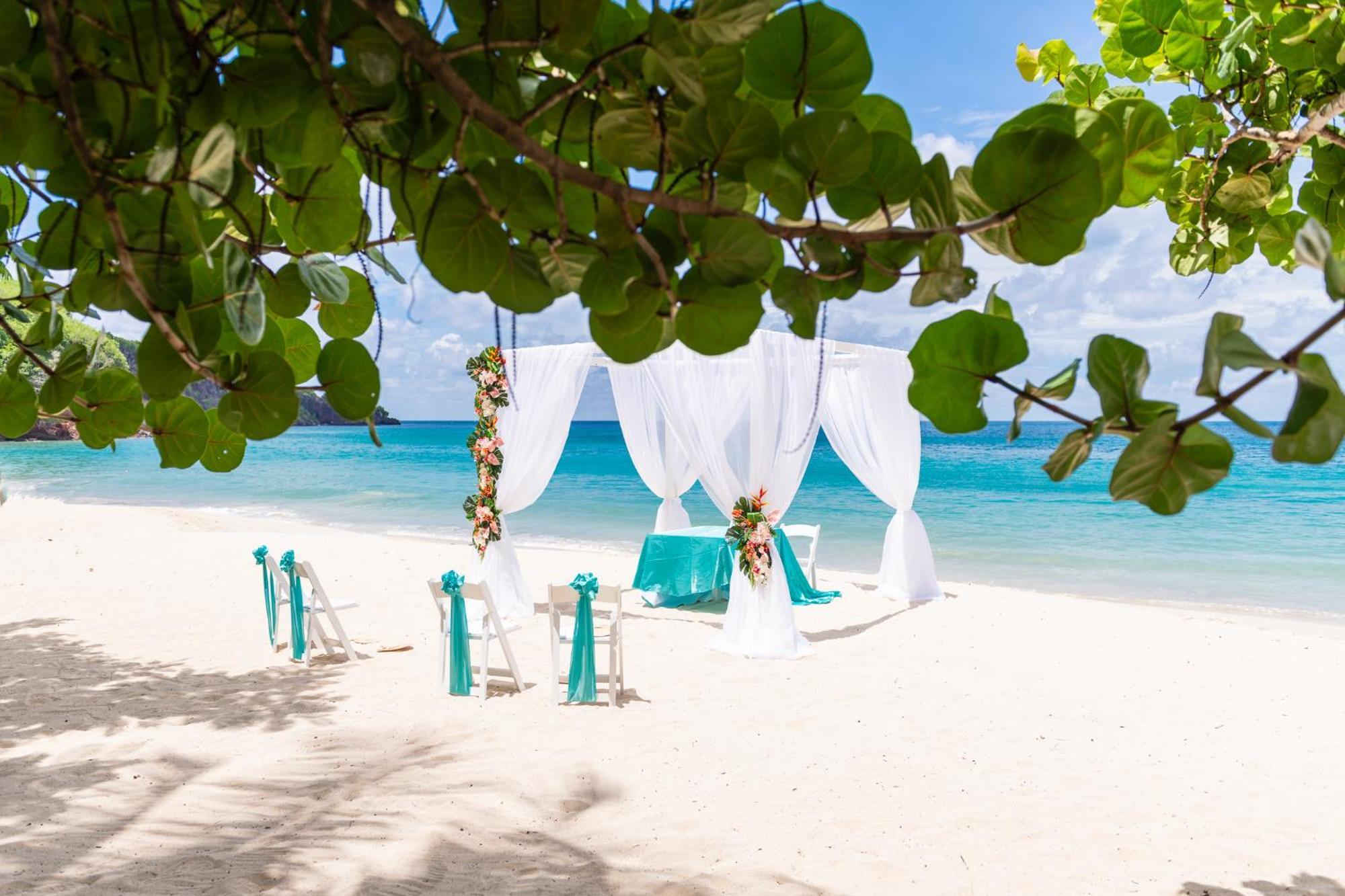 Mount Cinnamon Resort & Beach Club St. George's Экстерьер фото